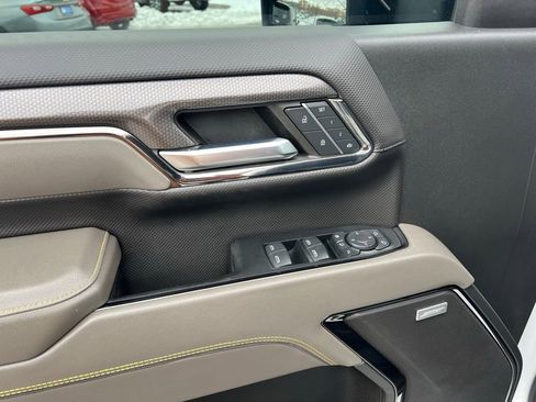 Used 2024 Chevrolet Silverado 2500 ZR2 w/ Technology Package image 17