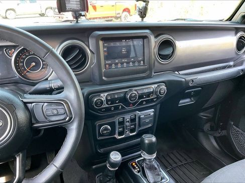 Used 2023 Jeep Gladiator Sport AWD/4WD image 17