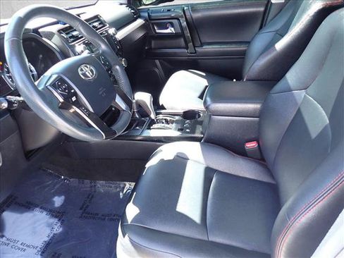 Used 2018 Toyota 4Runner TRD Off-Road Premium AWD/4WD image 10