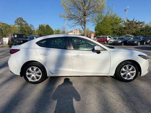 Used 2018 MAZDA MAZDA3 Sport image 4
