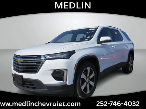 Used 2023 Chevrolet Traverse LT w/ LT Premium Package AWD/4WD image 4