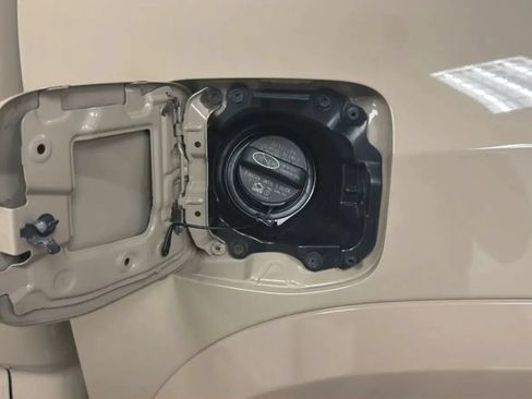 Used 2017 Toyota Tacoma Limited w/ Tow Package RWD image 24