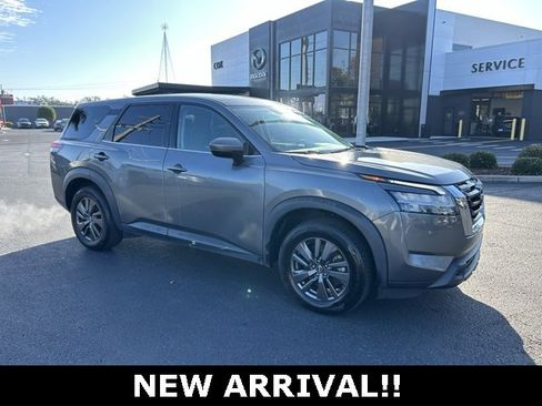Used 2022 Nissan Pathfinder S image 1