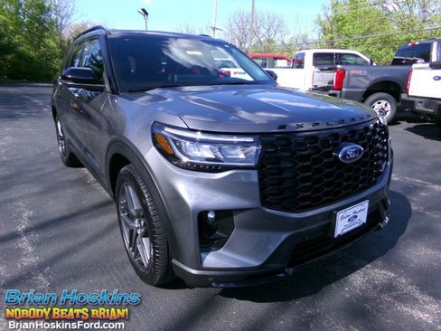 Used 2025 Ford Explorer ST AWD/4WD image 1