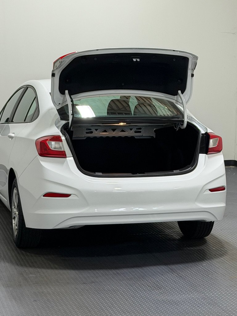 Used 2017 Chevrolet Cruze LS FWD image 12