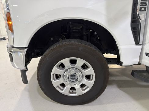 Used 2024 Ford F250 XLT w/ FX4 Off-Road Package image 9