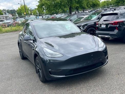 Used 2024 Tesla Model Y Long Range AWD/4WD image 5