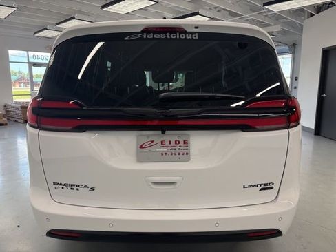 New 2026 Chrysler Pacifica Limited w/ S Appearance Package image 8
