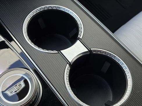 Certified 2024 Cadillac Lyriq Luxury AWD/4WD image 29