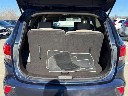 Used 2017 Hyundai Santa Fe SE image 4