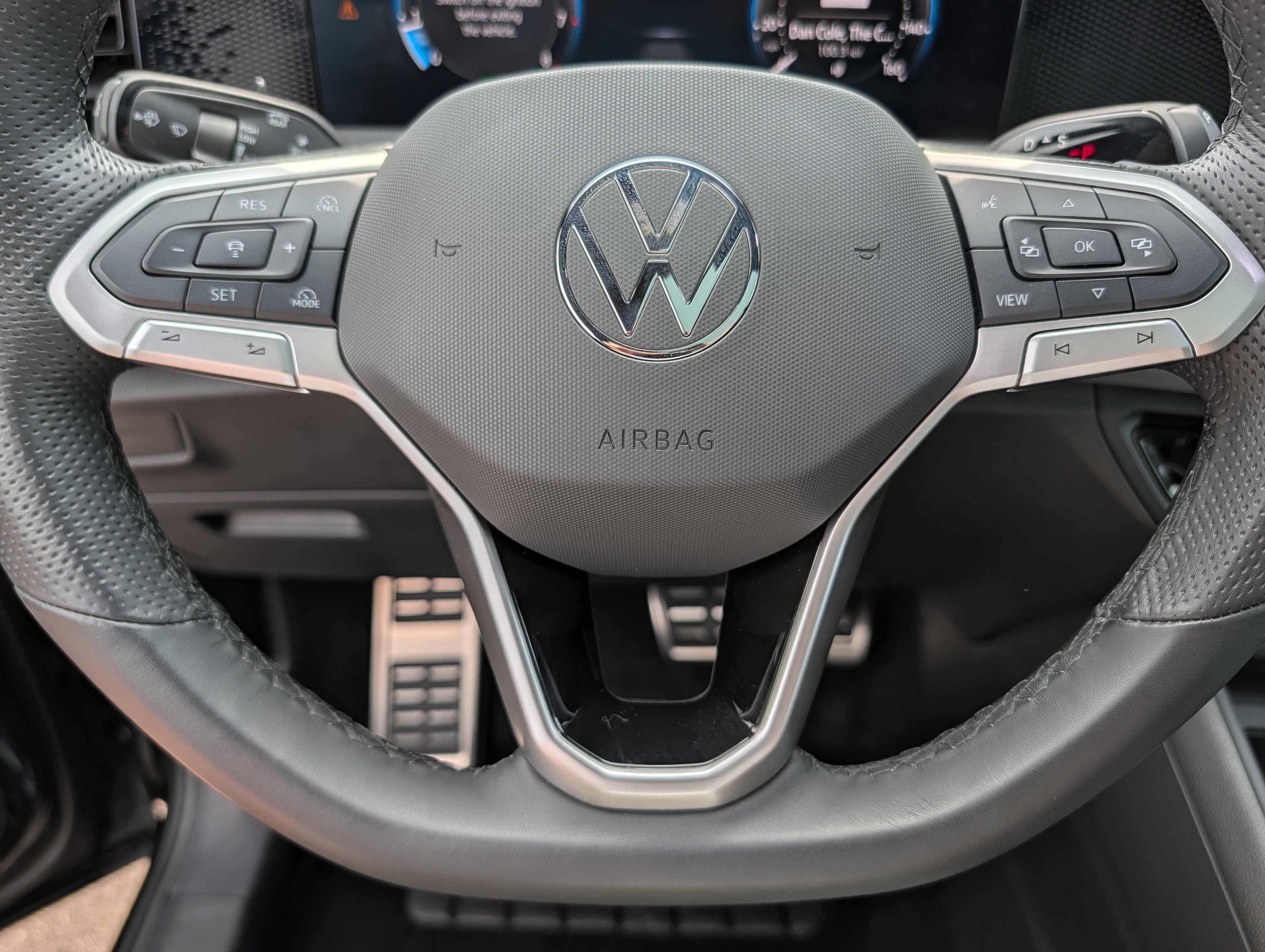 Certified 2025 Volkswagen Tiguan SE R-Line AWD/4WD image 25