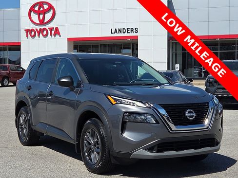 Used 2023 Nissan Rogue S image 1