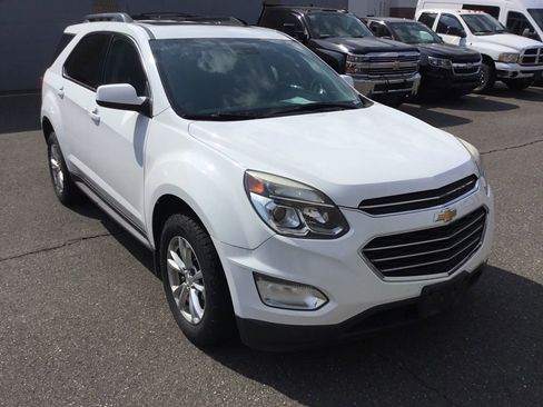 Used 2016 Chevrolet Equinox LT image 2