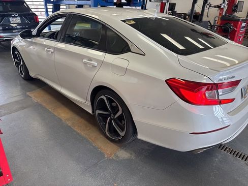Used 2018 Honda Accord Sport image 8