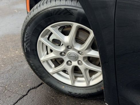 Used 2023 Chrysler Voyager LX image 27