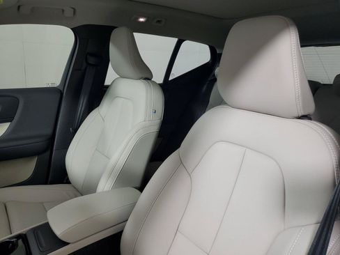 Certified 2026 Volvo XC40 B5 Plus w/ Climate Package AWD/4WD image 23