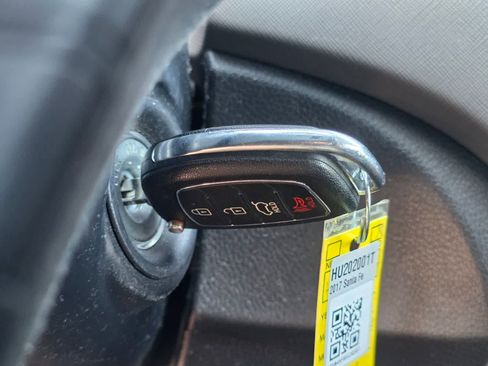 Used 2017 Hyundai Santa Fe SE FWD image 15