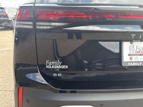 New 2026 Volkswagen Tiguan SE FWD image 8