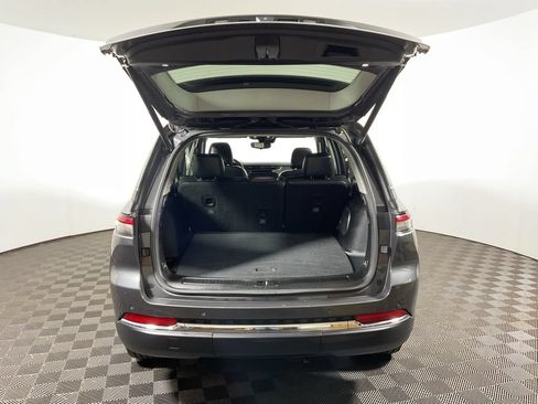 Used 2022 Jeep Grand Cherokee Limited AWD/4WD image 16