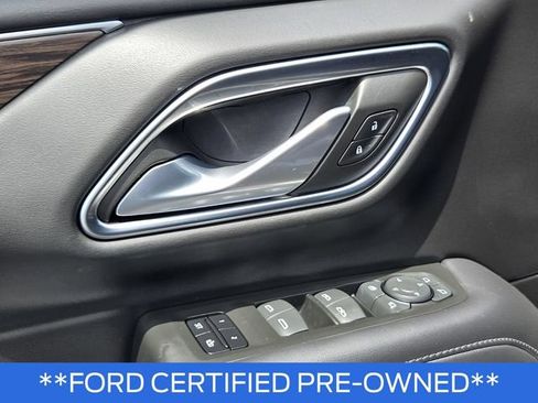 Used 2022 Chevrolet Tahoe Z71 w/ Luxury Package AWD/4WD image 19
