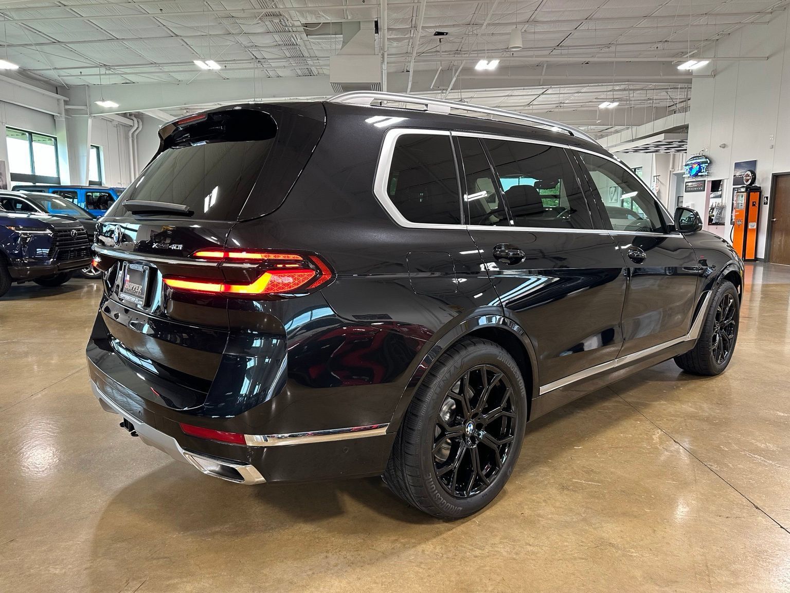 Used 2023 BMW X7 xDrive40i AWD/4WD image 9