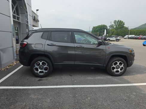Used 2022 Jeep Compass Trailhawk AWD/4WD image 2