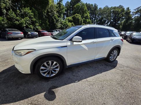Used 2019 INFINITI QX50 Luxe w/ Navigation Package FWD image 4