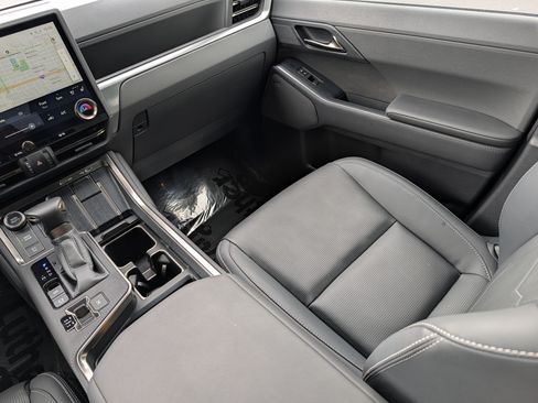 Used 2025 Lexus GX 550 w/ Accessory Package (2T) AWD/4WD image 10