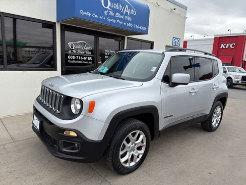 Used 2016 Jeep Renegade Latitude w/ Cold Weather Group AWD/4WD image 2