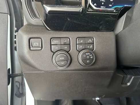 Used 2025 Chevrolet Silverado 2500 LTZ w/ LTZ Convenience Package AWD/4WD image 20