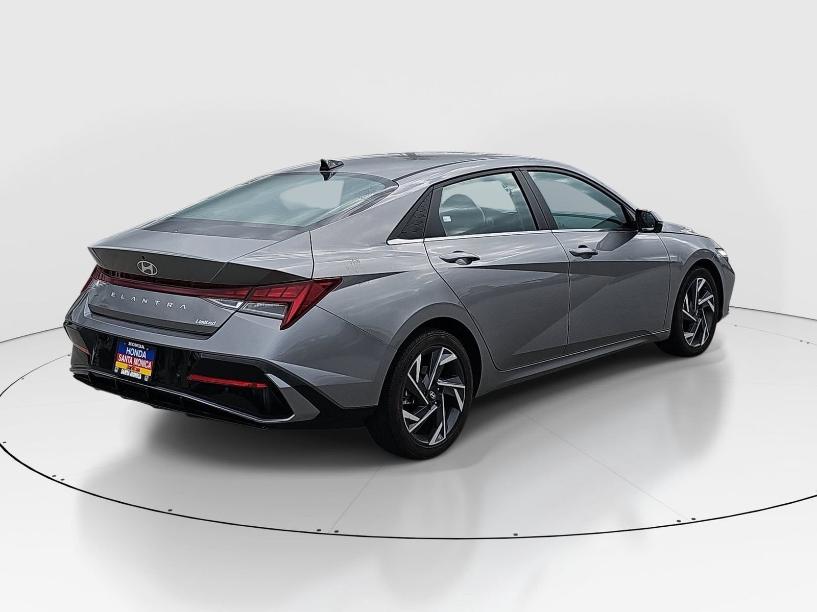Used 2024 Hyundai Elantra Limited FWD image 5