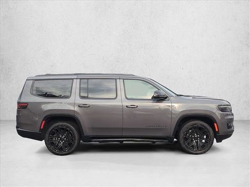 Used 2024 Jeep Wagoneer Series II image 3