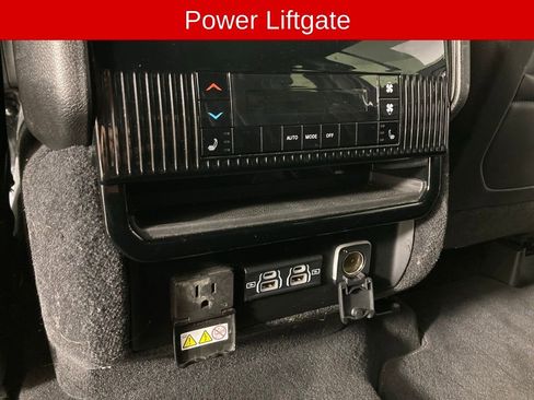 Used 2023 Jeep Wagoneer L Series III w/ Preferred Equipment Group image 16