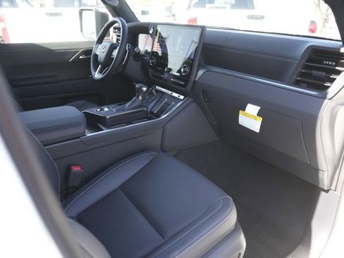 Used 2025 Lexus GX 550 w/ Cold Area Package image 18