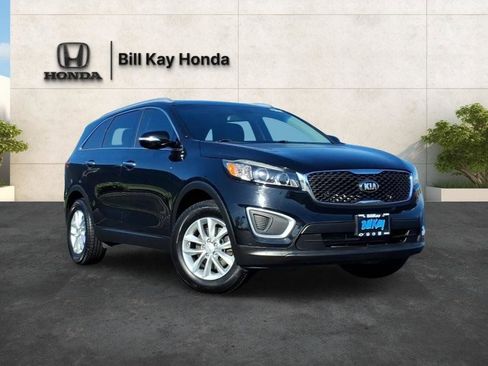 Used 2017 Kia Sorento FWD image 5