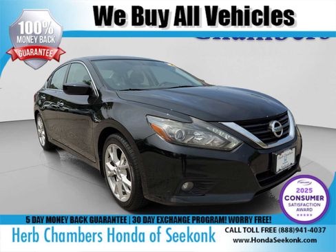 Used 2017 Nissan Altima 2.5 SR w/ Midnight Edition Package FWD image 1