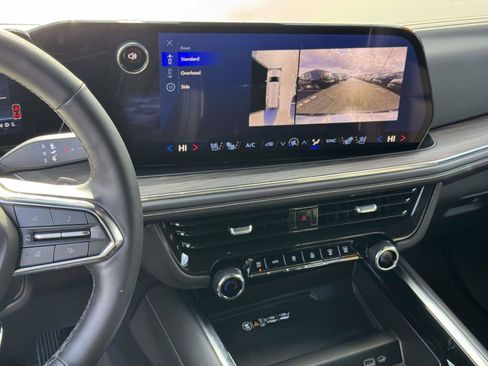 Certified 2025 Chevrolet Suburban Premier image 5