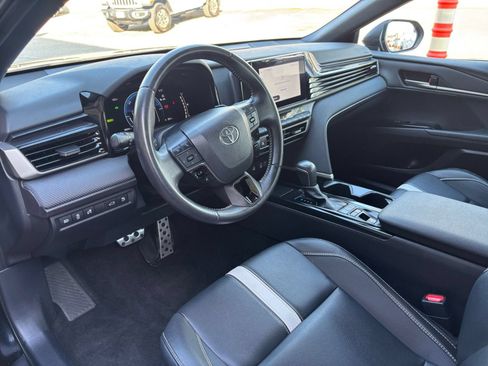 Used 2025 Toyota Camry SE FWD image 32