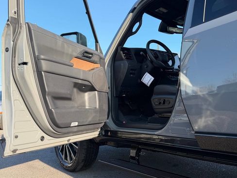 Used 2025 Lexus GX 550 image 58