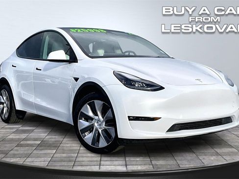 Used 2023 Tesla Model Y Long Range image 1