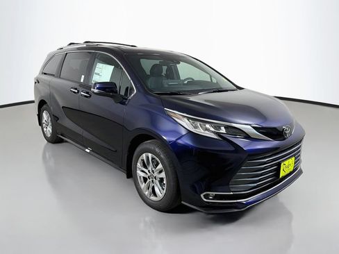 New 2026 Toyota Sienna Limited AWD/4WD image 3