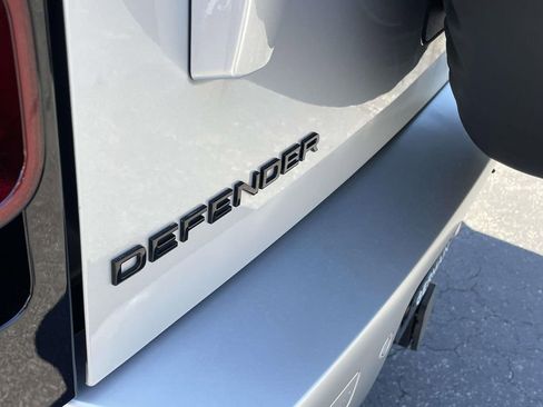 Used 2024 Land Rover Defender 110 SE AWD/4WD image 8