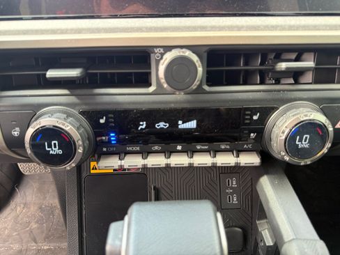 Used 2024 Toyota Tacoma 4x4 Double Cab Hybrid image 12