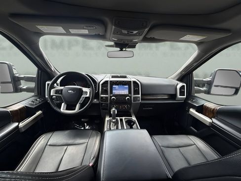 Used 2018 Ford F150 Lariat w/ Equipment Group 502A Luxury AWD/4WD image 8