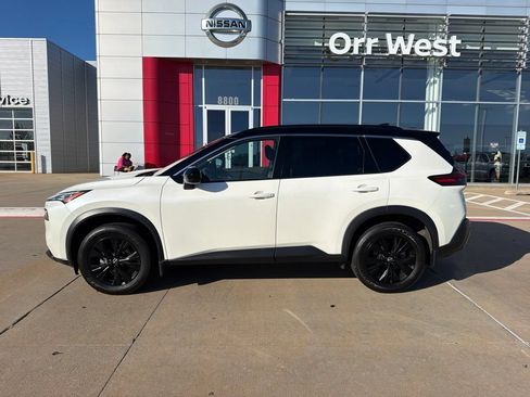 Used 2023 Nissan Rogue SV w/ SV Premium B Package AWD/4WD image 2