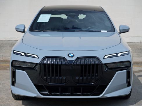 Used 2023 BMW 740i w/ Parking Assistance Package RWD image 57