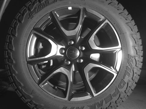 Used 2025 Jeep Compass Trailhawk AWD/4WD image 12
