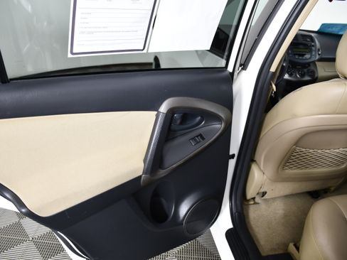 Used 2011 Toyota RAV4 2WD w/ Upgrade Value Pkg image 43