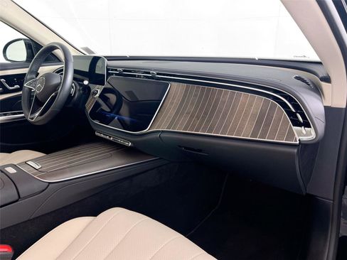 Used 2025 Mercedes-Benz E 350 4MATIC Sedan image 25