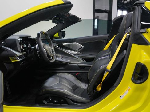 Used 2024 Chevrolet Corvette Stingray Premium Conv w/ Z51 Performance Package RWD image 35